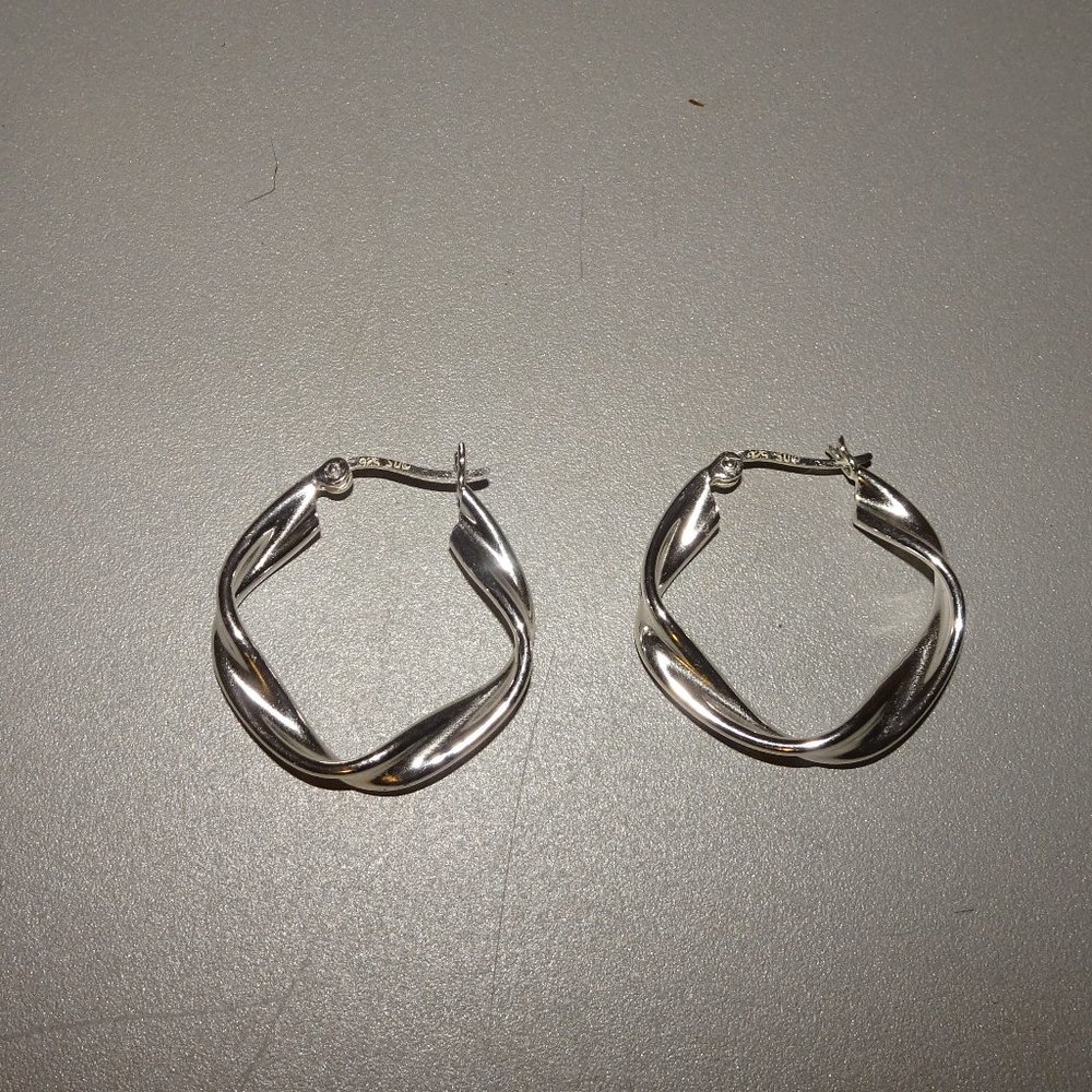 SU 925 Sterling Twist Hoop Pierced Earrings